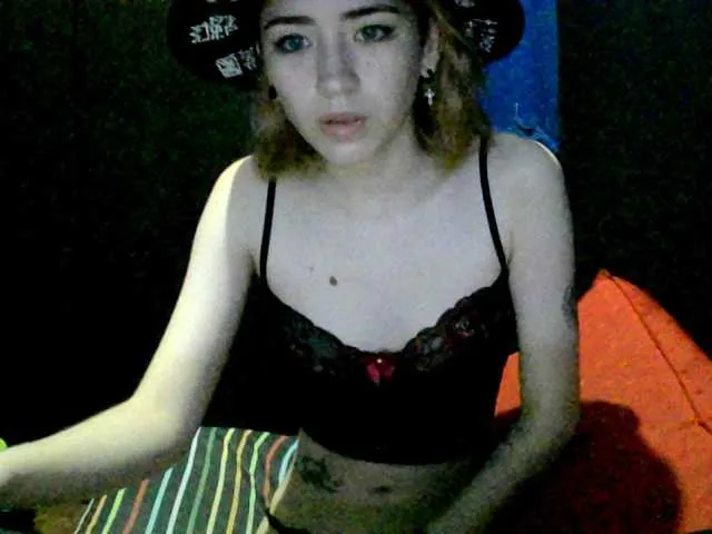 Live sex webcam photo for SexyKittiBaby #241035015