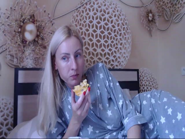 Live sex webcam photo for MeltingJulia #258182258
