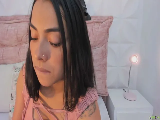 Live sex webcam photo for Kendry_ #258876171