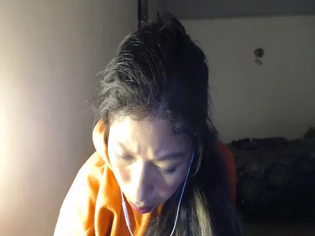 Live sex webcam photo for CHILENITAHOT #254024071