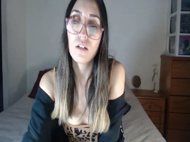 Live sex webcam photo for Ninimoon #255891149