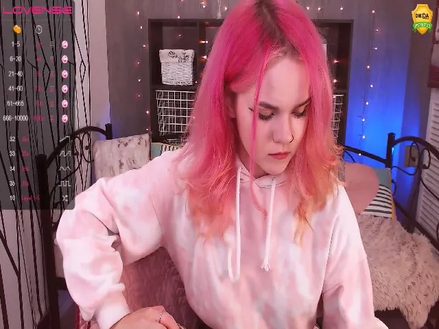 Live sex webcam photo for KerryBlair #260580587
