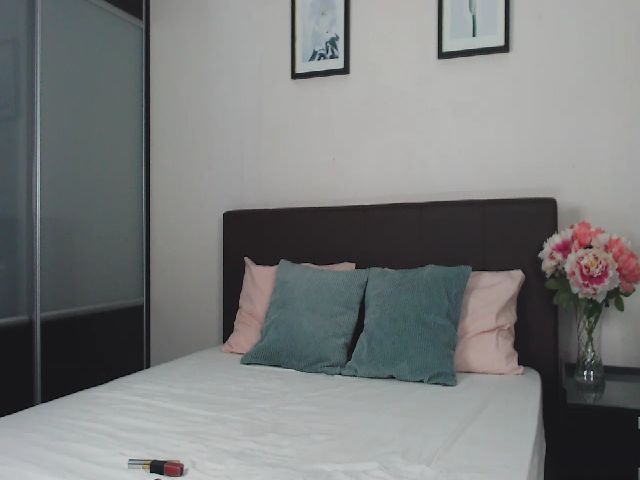 Live sex webcam photo for APRIL_BROWNN #257195123