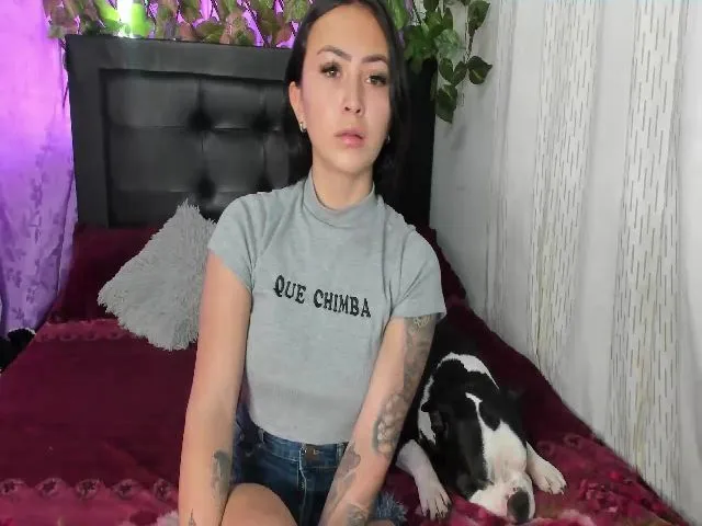 Live sex webcam photo for Holly_rosee #262232461