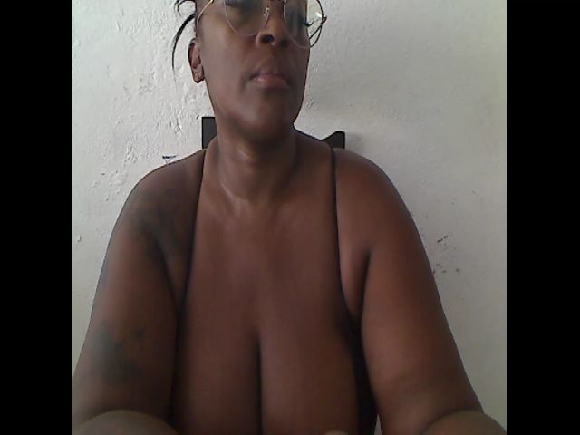 Live sex webcam photo for Assbigxhot9 #265523167