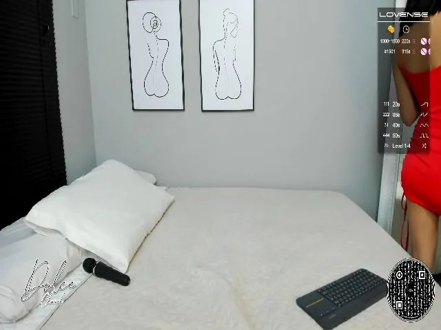 Live sex webcam photo for Dolce_chanel #265101302