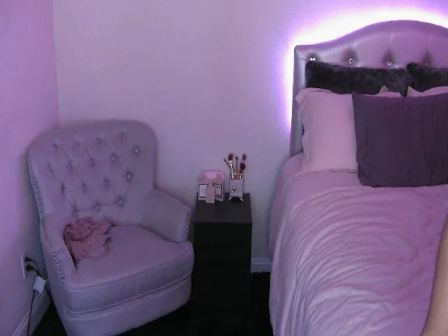 Live sex webcam photo for MeganMaxine #255218362