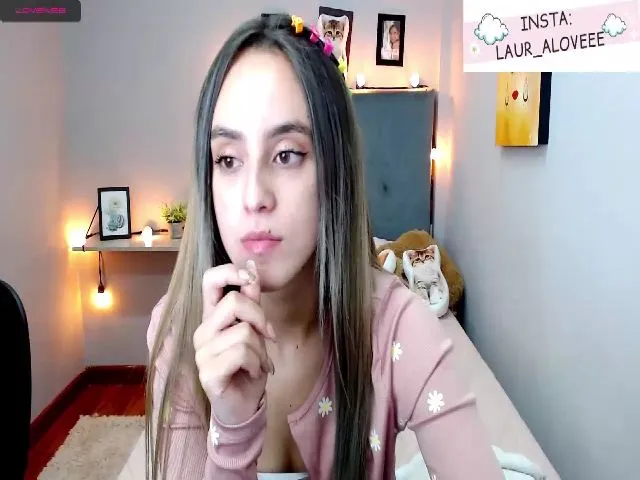 Live sex webcam photo for Laura_Lovee_ #261118038