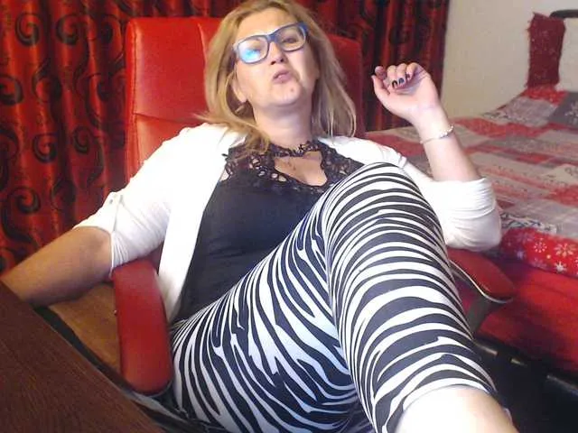 Live sex webcam photo for DivineBlond #287956639
