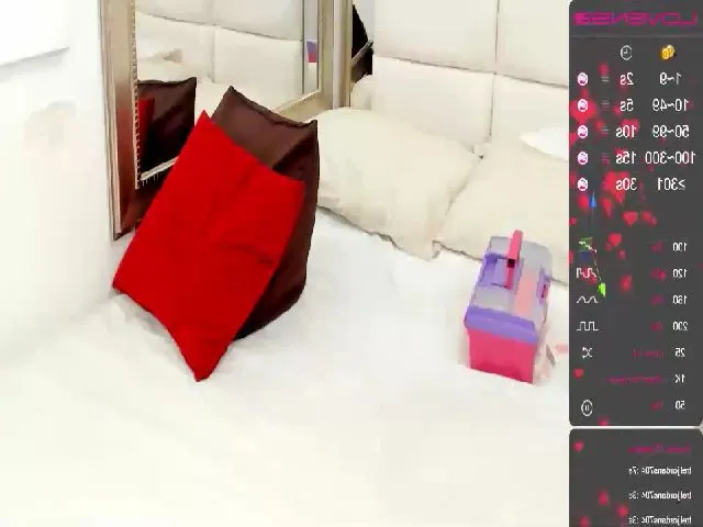 Live sex webcam photo for Sexyzoe_69 #262733878