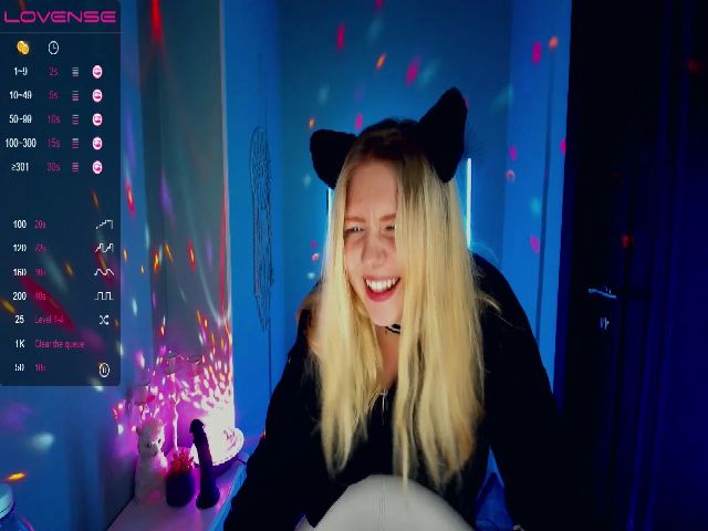 Live sex webcam photo for TinkerrBelll #257802183