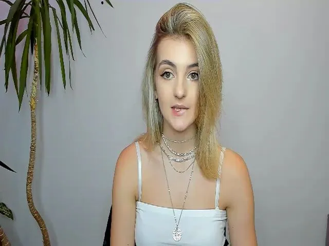 Live sex webcam photo for HelelGretta #263310849
