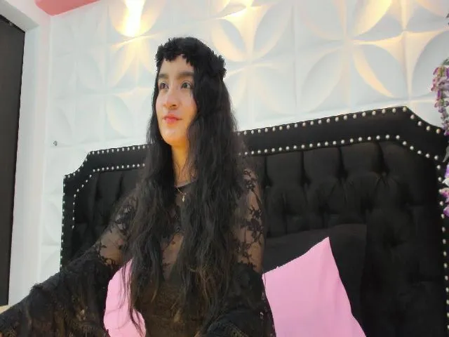 Live sex webcam photo for YoursLauren #252941520