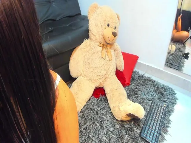 Live sex webcam photo for Juanitaa_01 #257408853