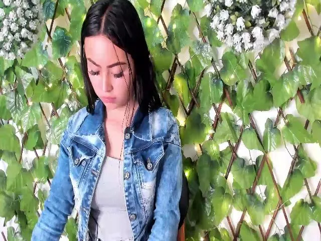 Live sex webcam photo for Holly_rosee #253226449