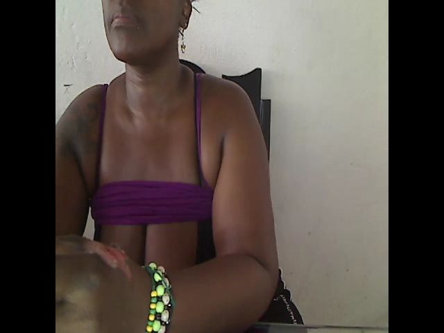 Live sex webcam photo for Assbigxhot9 #258830461