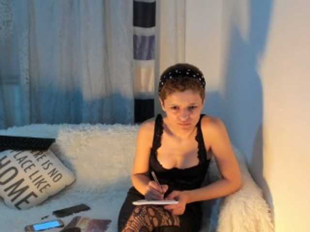 Live sex webcam photo for EllaRose29 #241042368