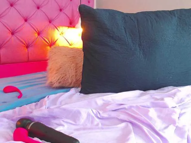 Live sex webcam photo for lizzarobert #252590588