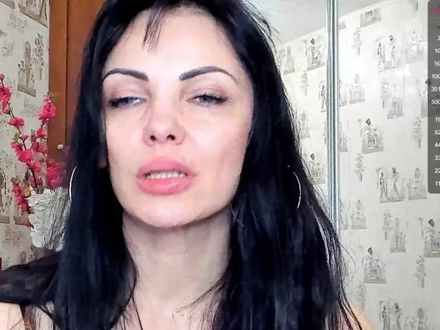 Live sex webcam photo for LouiseJenkin #241621217