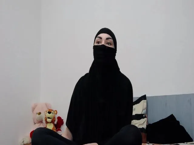 Live sex webcam photo for ElyshaArabian #261072903