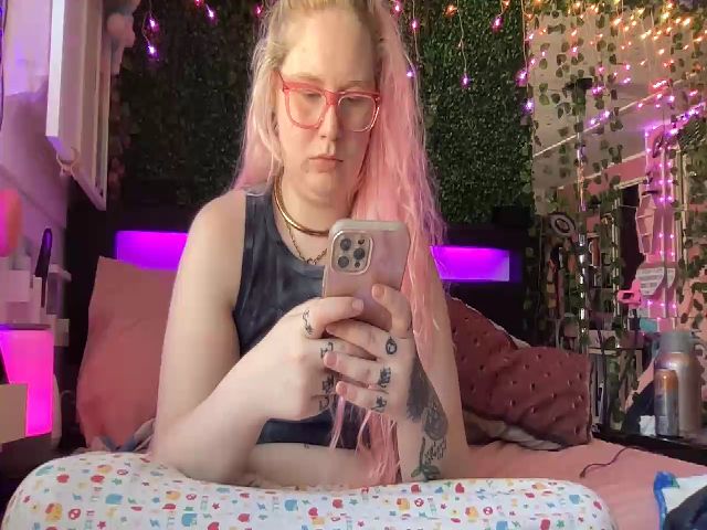 Live sex webcam photo for MsGrumpyCunt #253569390