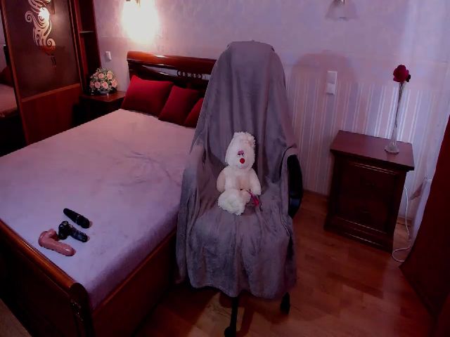 Live sex webcam photo for VictoriaJons5 #256807855