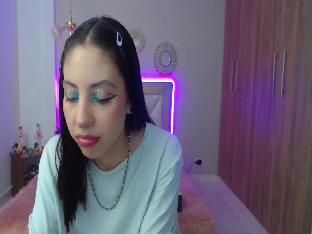 Live sex webcam photo for Emily_evans18 #262397862