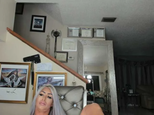 Live sex webcam photo for adrianna_fox #287953093