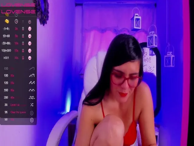 Live sex webcam photo for luciapeterson #252545659
