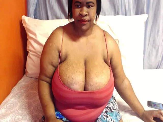 Live sex webcam photo for Sweetnozie #263002659