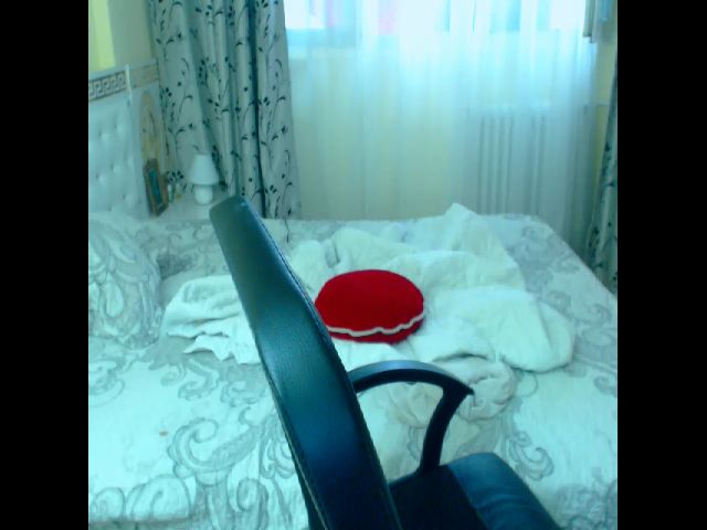 Live sex webcam photo for SonyaHotMilf #252865090