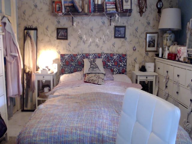 Live sex webcam photo for EnglandsRose #254197704