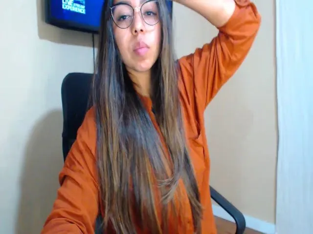 Live sex webcam photo for Luisaxhot #252324222