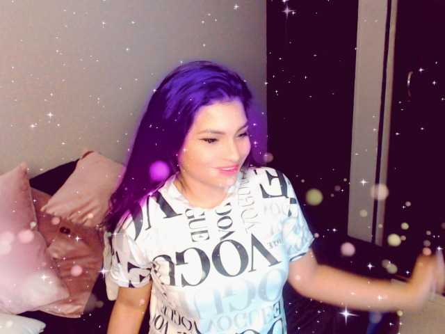 Live sex webcam photo for lolaastars1 #241016277