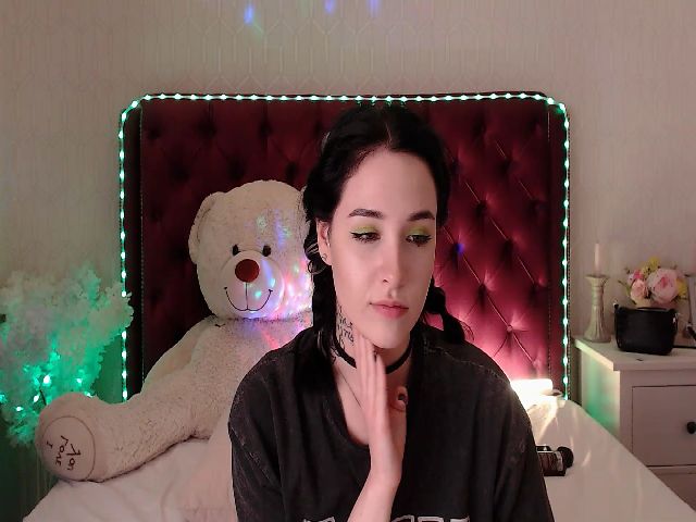 Live sex webcam photo for Roxy_Di #255617117