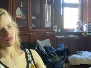 Live sex webcam photo for -LeeLoo- #240680454