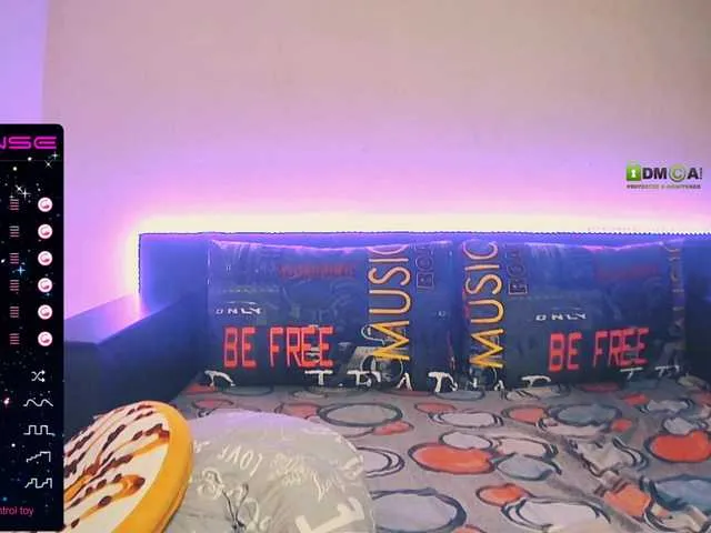 Live sex webcam photo for ORNELLAMUTTY #254642746