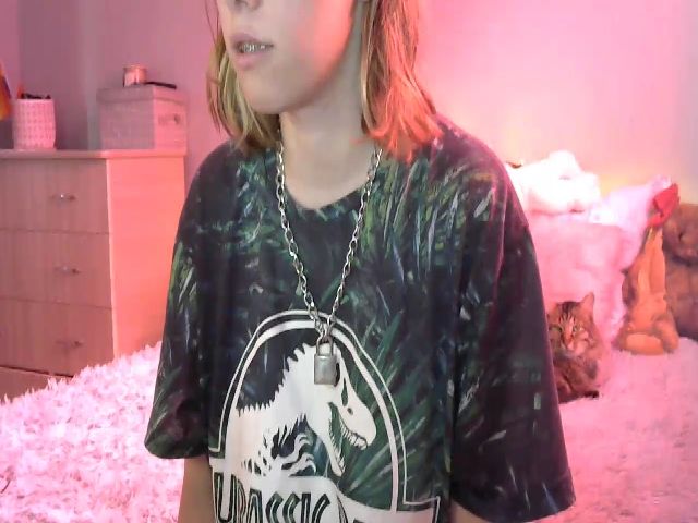 Live sex webcam photo for BellaRaim #255904220