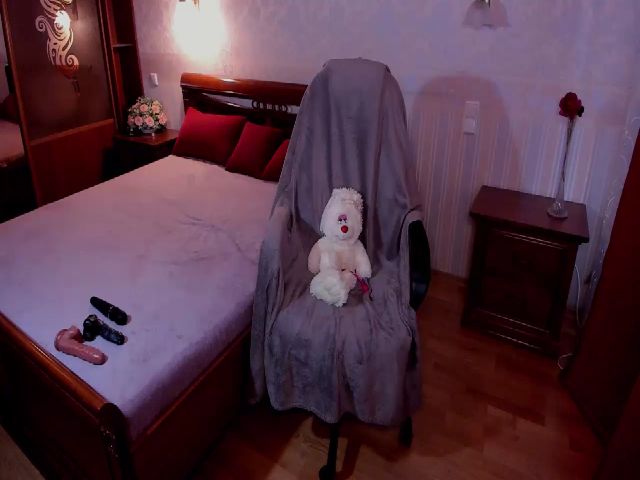 Live sex webcam photo for VictoriaJons5 #256800082