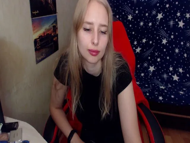 Live sex webcam photo for JessyGinger #256231436