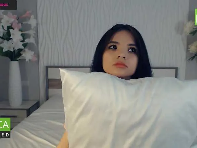 Live sex webcam photo for look-at-me #241837013