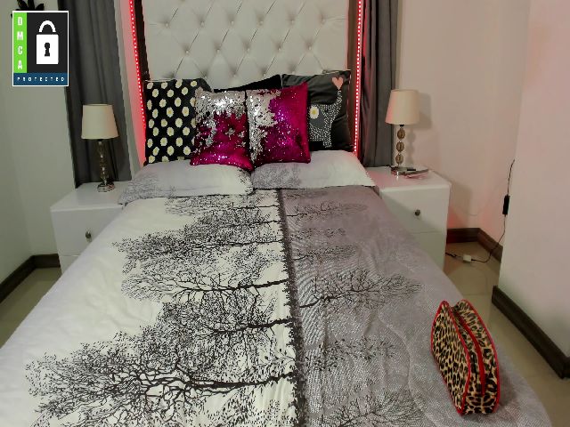 Live sex webcam photo for Anielli69Hot #253632847