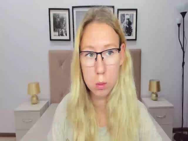 Live sex webcam photo for LizaSwan #263564373