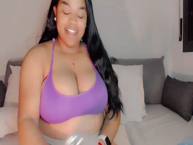 Live sex webcam photo for AmberCrosss #255426177