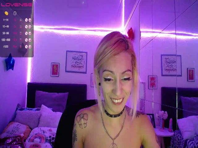 Live sex webcam photo for Effy_Rose_ #254386995