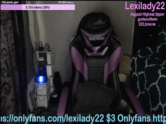 Live sex webcam photo for Lexilady22 #263784997