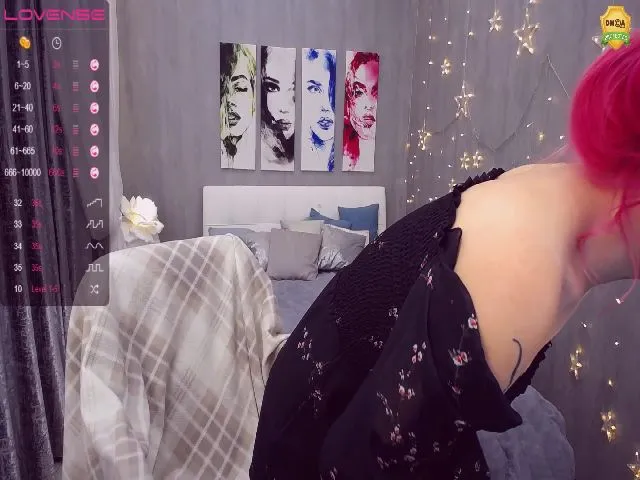 Live sex webcam photo for KerryBlair #255576528