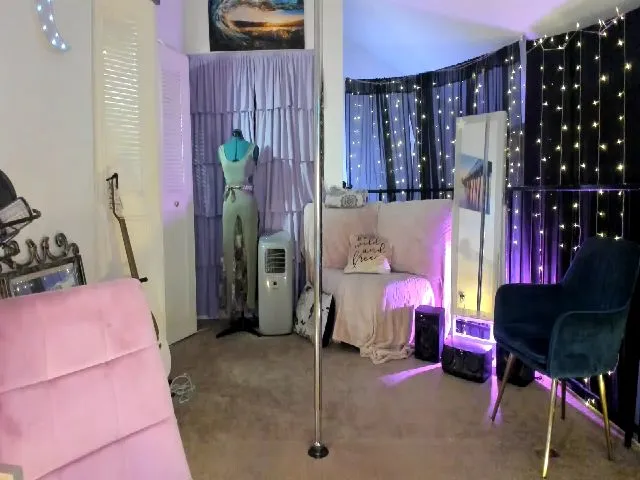 Live sex webcam photo for PetiteJewel #265369513