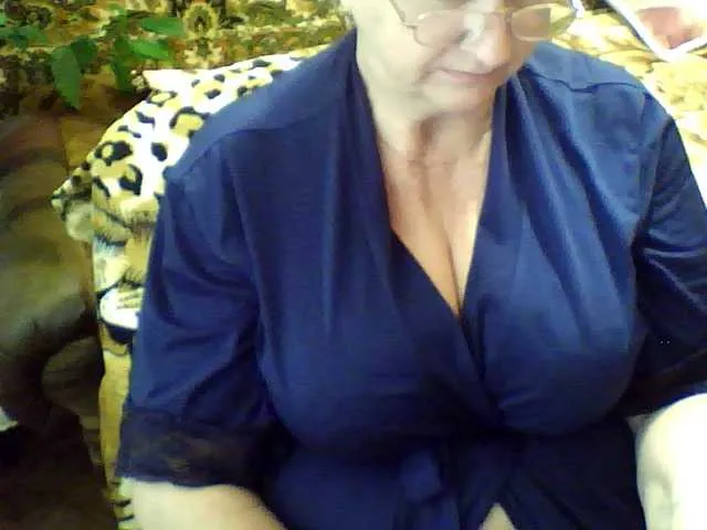 Live sex webcam photo for LolkaAlyss #287976367