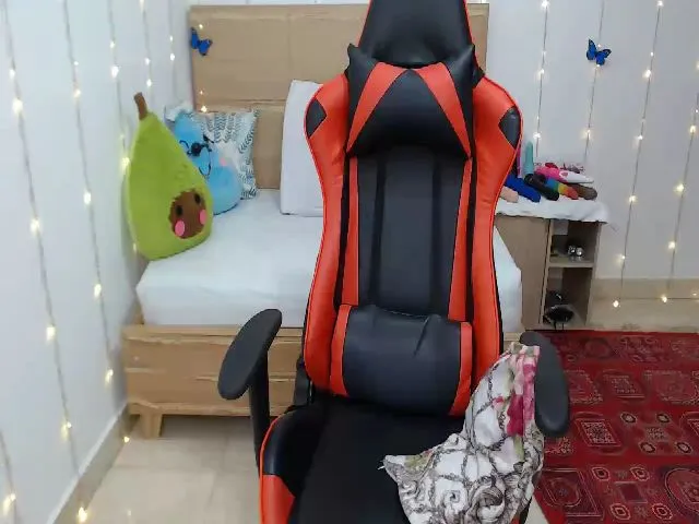 Live sex webcam photo for Lucy007_ #264734530